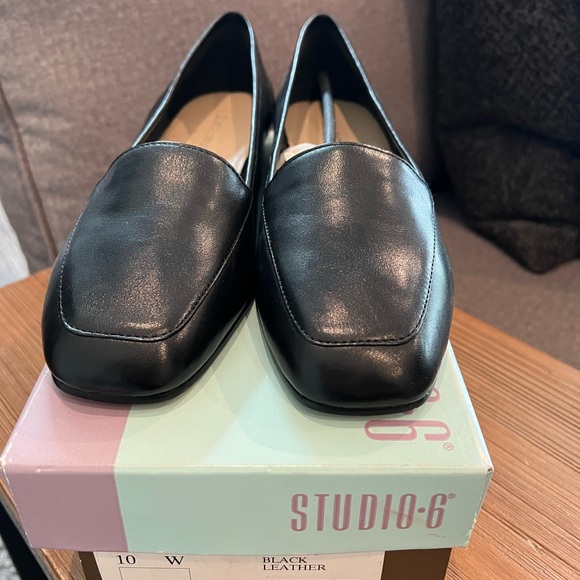 Women’s Black Leather Shoes - Picture 1 of 4